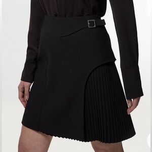 Karen Millen Buckle Detailed Pleated MinI Skirt black